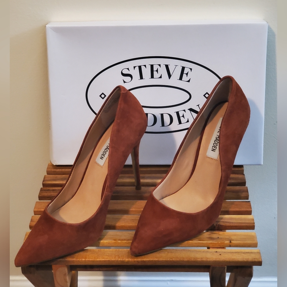 Steve Madden, 100% genuine suede, chestnut, 4.5 stiletto heel, size 7.